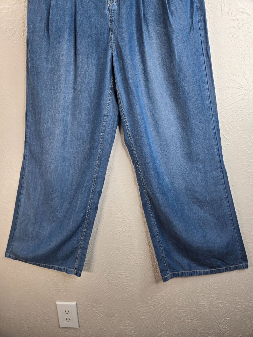 Halara Wide Leg Pleated Blue Denim Pant Lightweight Lyocell High Waisted Relaxed - Picture 5 of 8